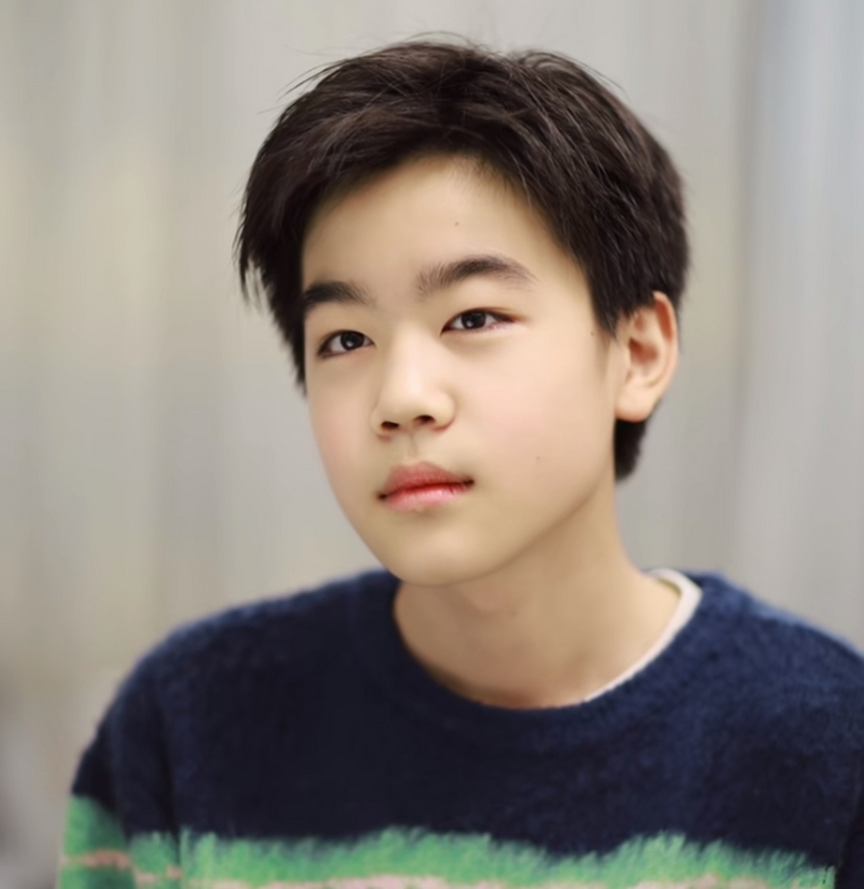 "小范闲"韩昊霖,今年14岁,正式步入青春期,身高激增到170cm,已经变声4