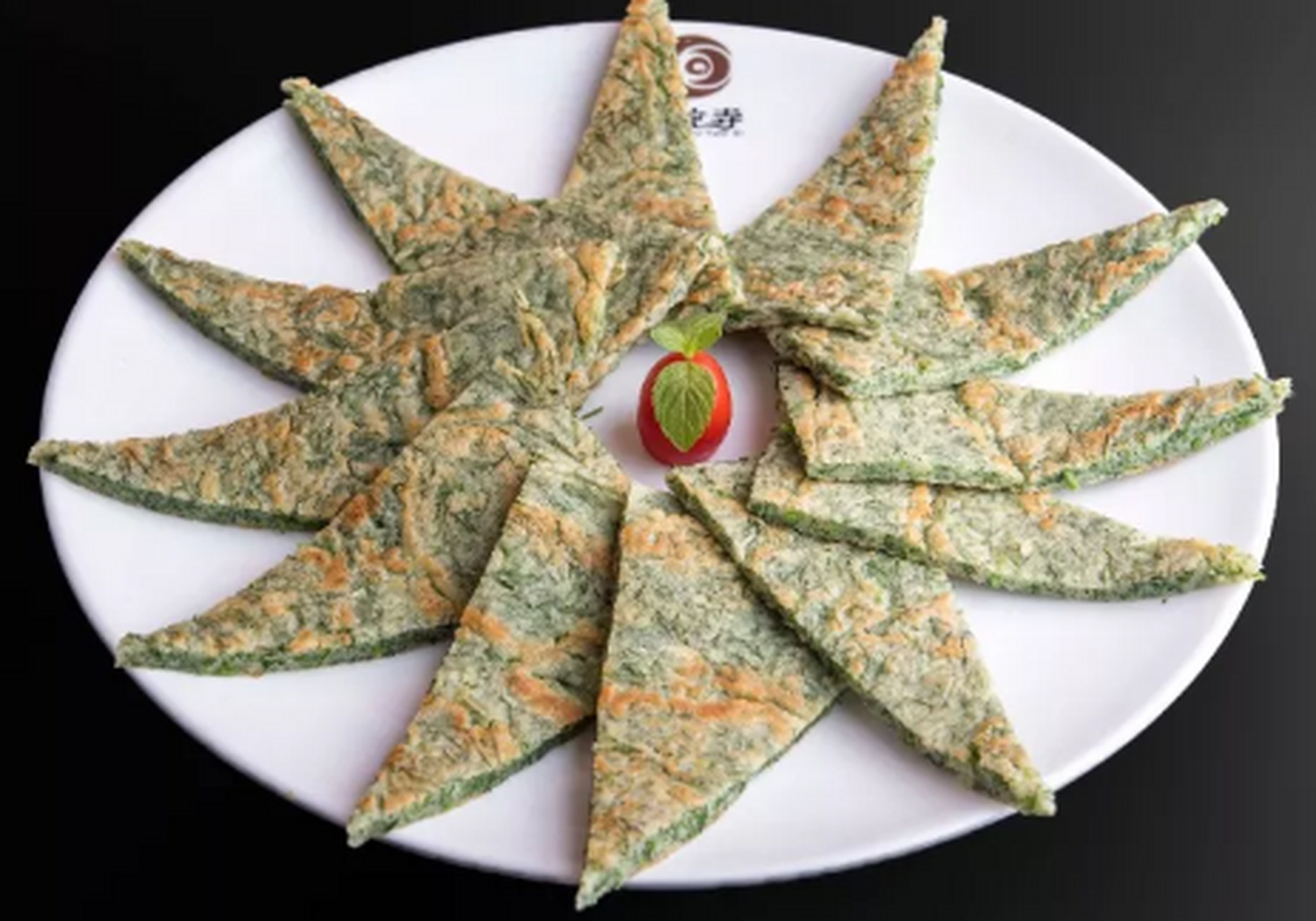 茴香早餐饼简单做法丨茴香煎饼 食材: 茴香苗,面粉,盐,胡椒粉,油 做法