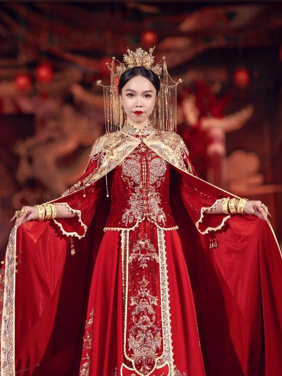 婚礼‖惊艳全场  "传统中式婚礼:惊艳全场,为爱加冕  身穿凤冠霞帔