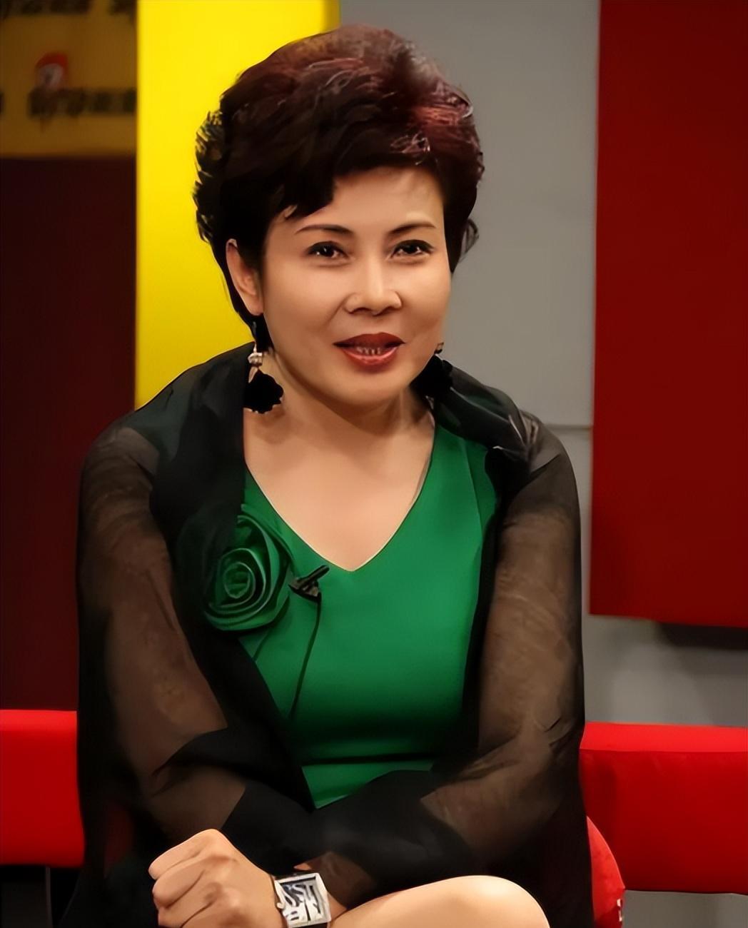 阚丽君:"中国主持第一人",成名后遭排挤,64岁仍未婚