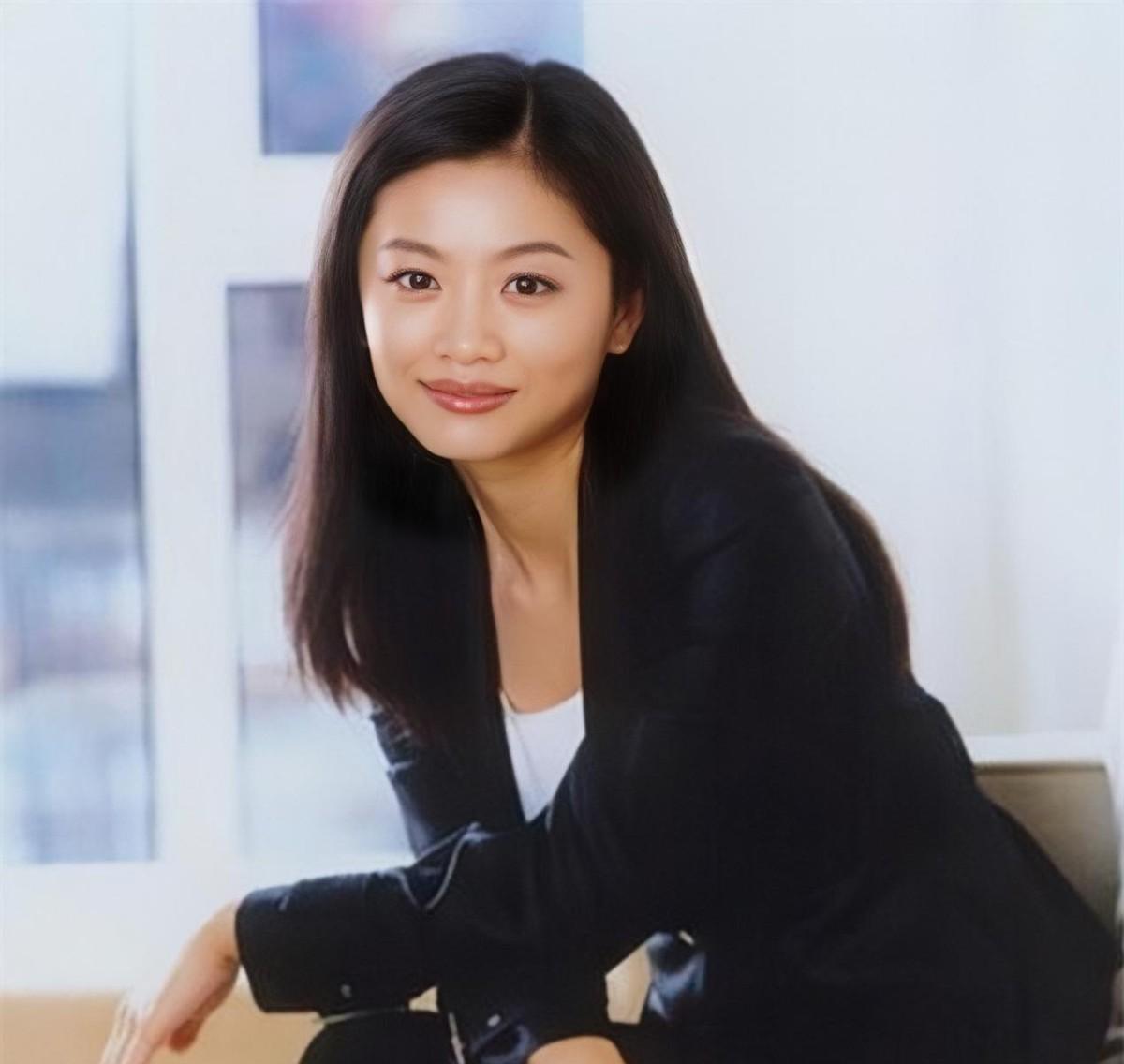 凤凰卫视嫁的最好的女主持曾子墨:瑞幸老板娘,曾言当二奶没有错