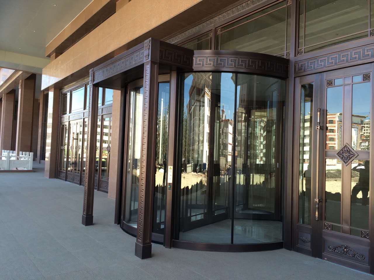 旋转门外观设计,提升建筑形象与品质的关键要素