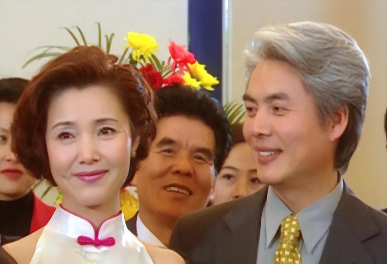 姜黎黎:三十岁主持春晚,患癌后被丈夫宠上天,一家三口生活幸福