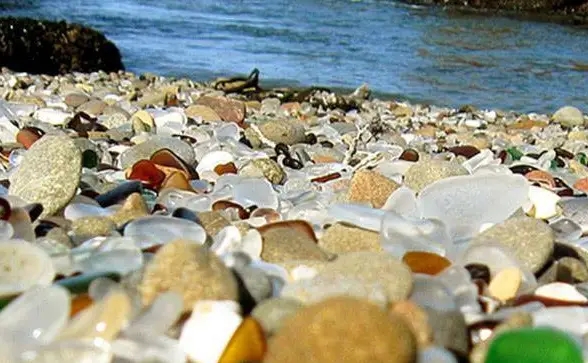 中国新疆的"宝石滩",自然形成的满宝石,如今却成这番样子