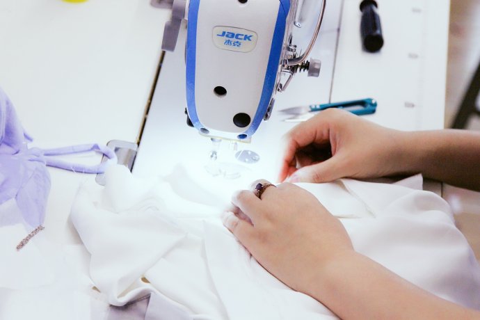 做衣服上袖子的具体方法教给大家