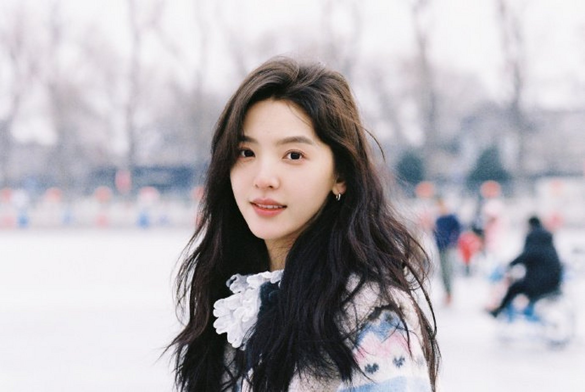 章若楠的初恋脸让人心动不已,她的清纯,甜美和自然的气质都让人难以