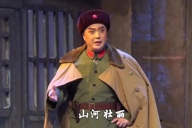 近日京剧名家徐建忠南京演出很火爆,返场时直言谢谢你们没忘了我