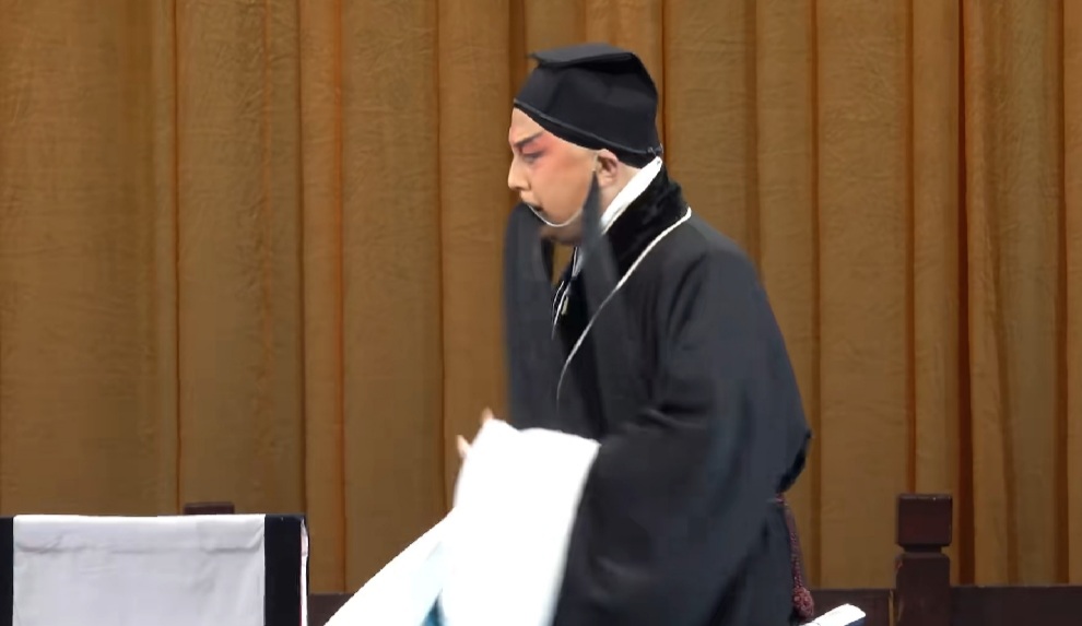 近日京剧名家徐建忠南京演出很火爆,返场时直言谢谢你们没忘了我