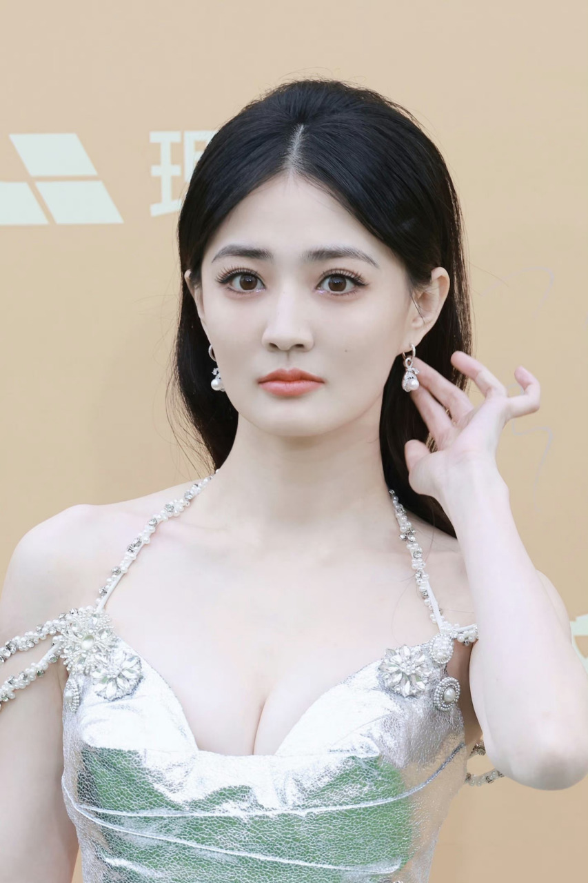 大眼明星徐璐呀!#养眼美女# #遇见好身材