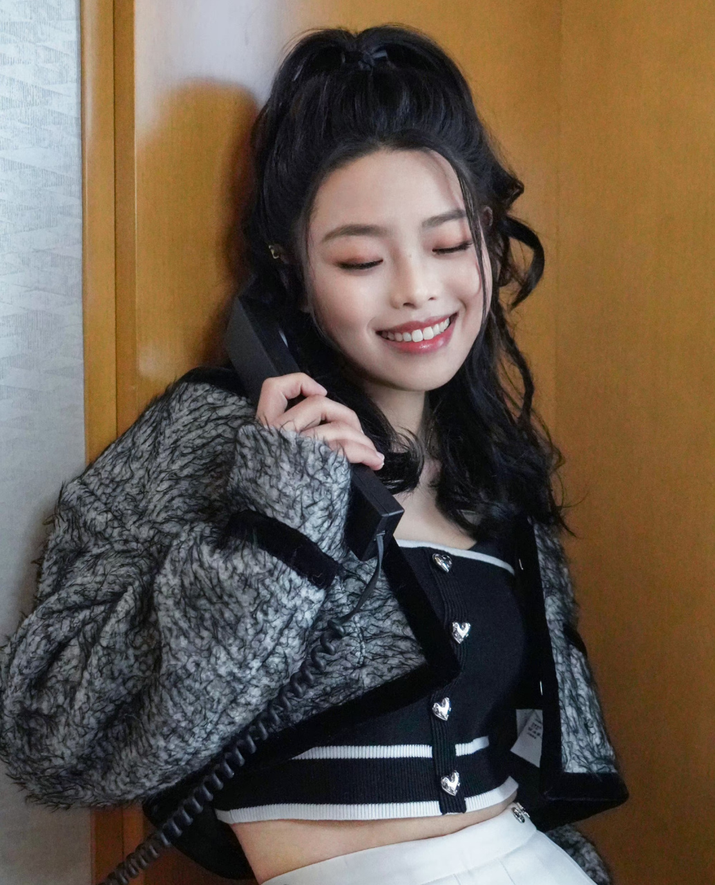 王莎莎回复:到点了,得让他帮我写作业了.  哈哈哈,满满的青春回忆