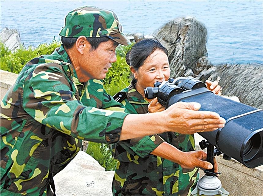 开山岛32年守岛图片