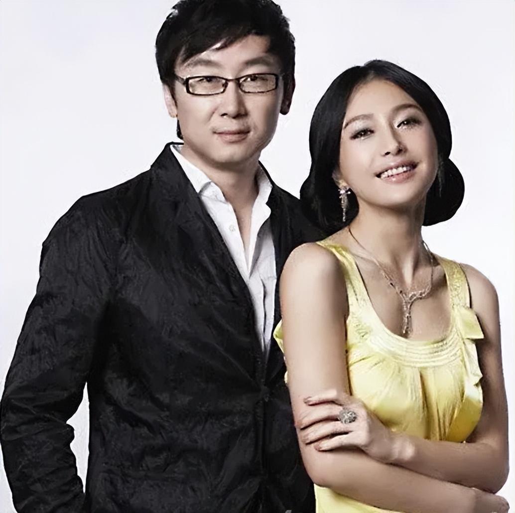 央视主持胡蝶:美貌才华并存,嫁导演陆川9年生2娃,如今生活幸福