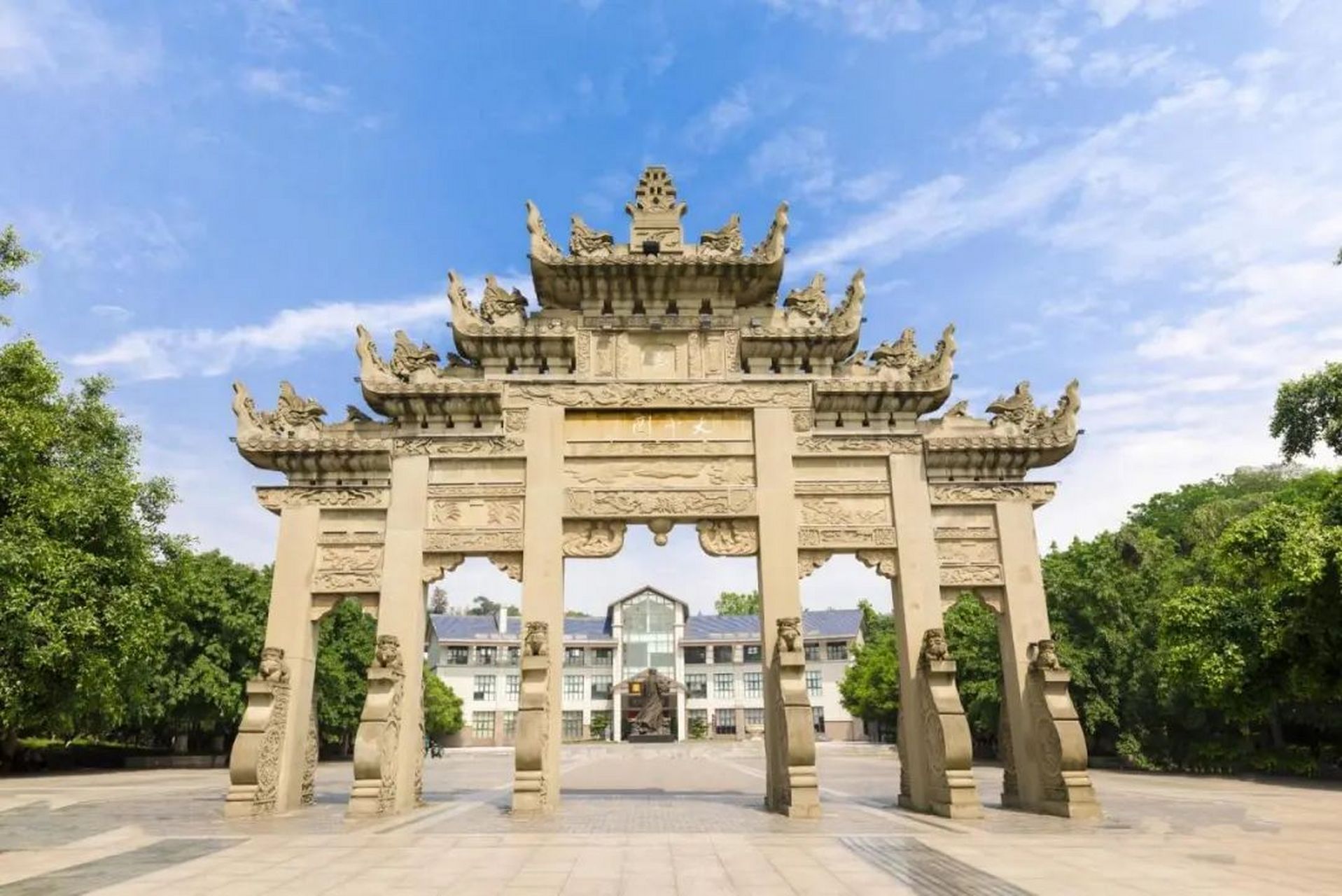 文化与自然的完美融合  位于四川省内江市的大千园旅游景区,是一处集