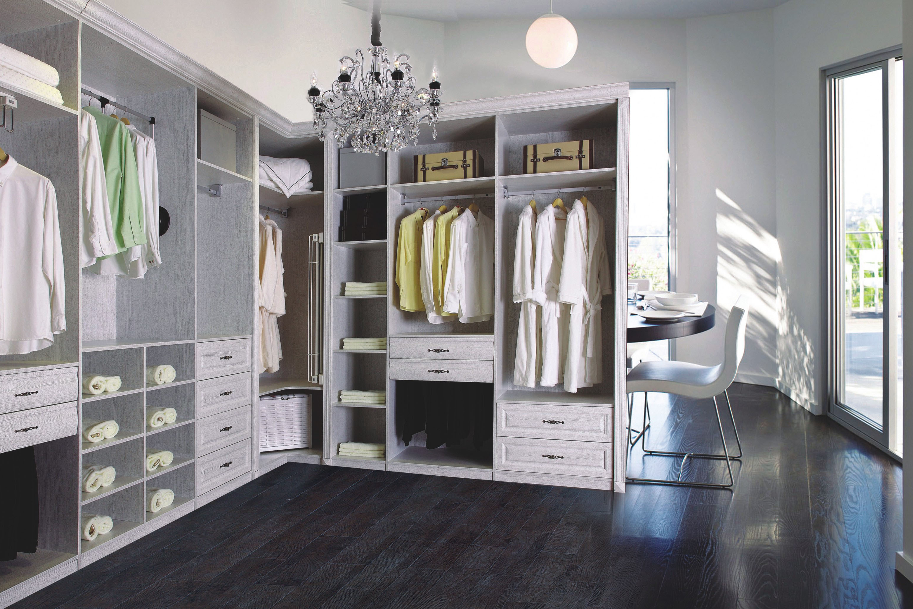 本文盘点了2024年最流行最火的全屋定制衣柜风格,供装修时参考.