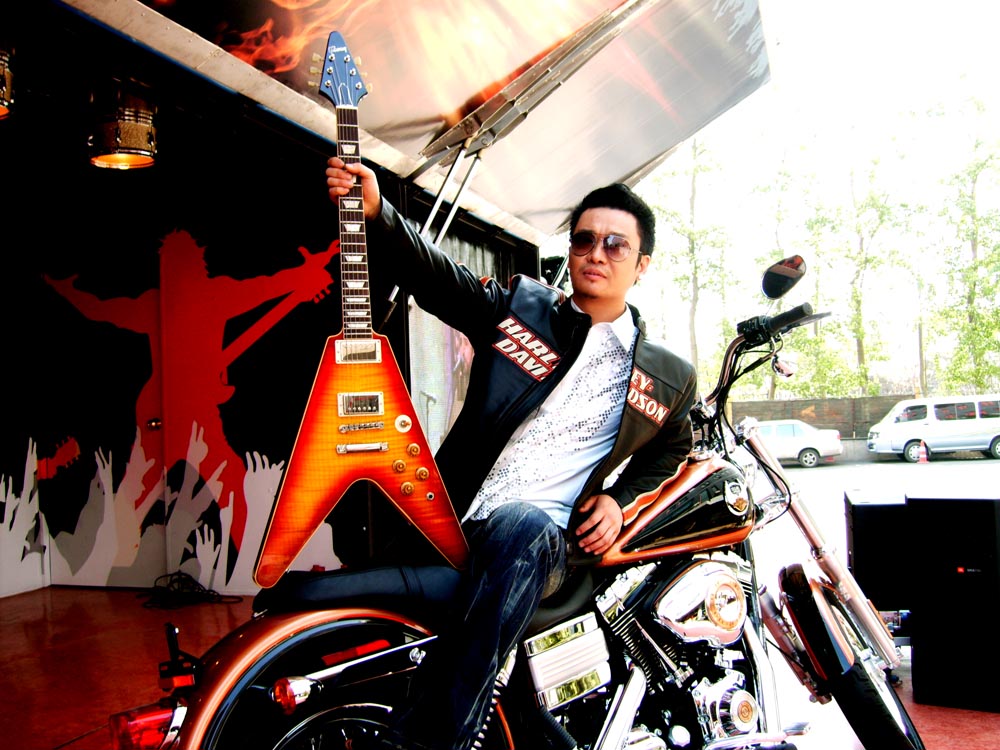 骗了我们38年!原来他才是韩红初恋,身份曝光后,网友:老熟人了