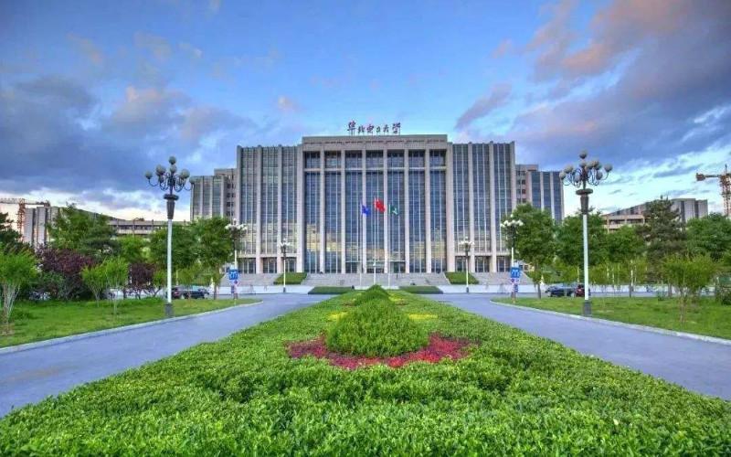 华北电力大学  这是教育部直属的211高校,学校位于我们的首都北京,共
