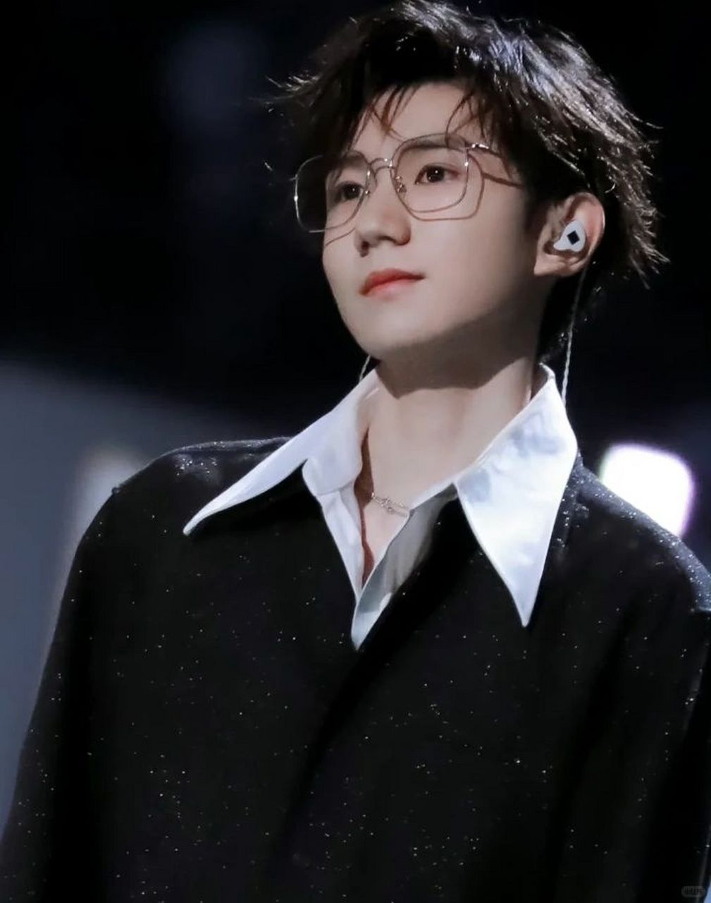 王源:绝美瞬间,惊艳我的视觉盛宴!