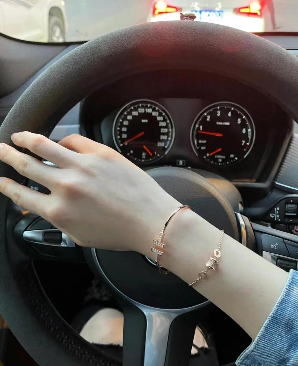 最强叠戴大法 蒂芙尼t字手镯叠戴大法 95 优雅与时尚的完美结合