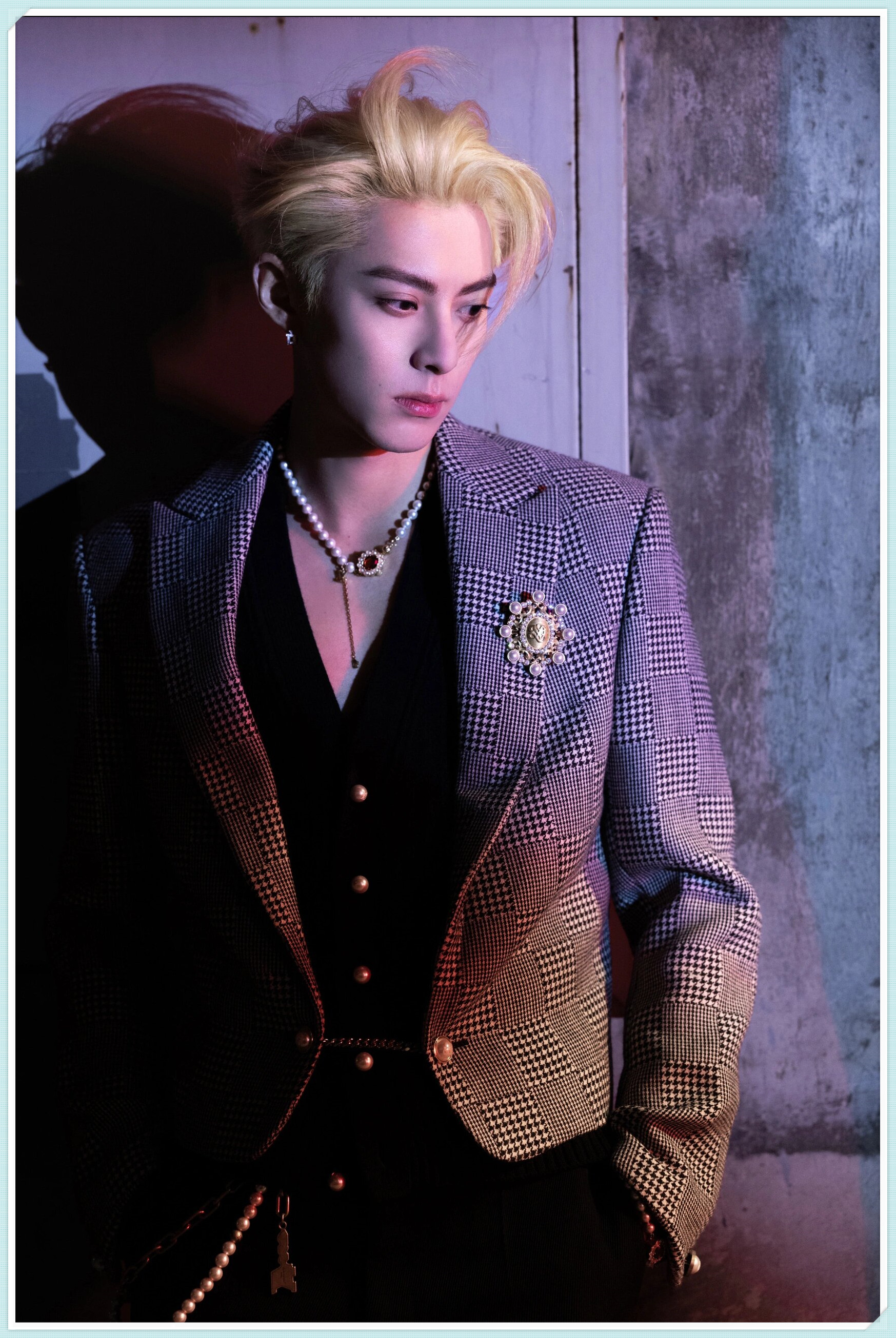 我发现这帅哥顶着高颜值脸小比例又可以真的是啥发型都敢造啊彼档