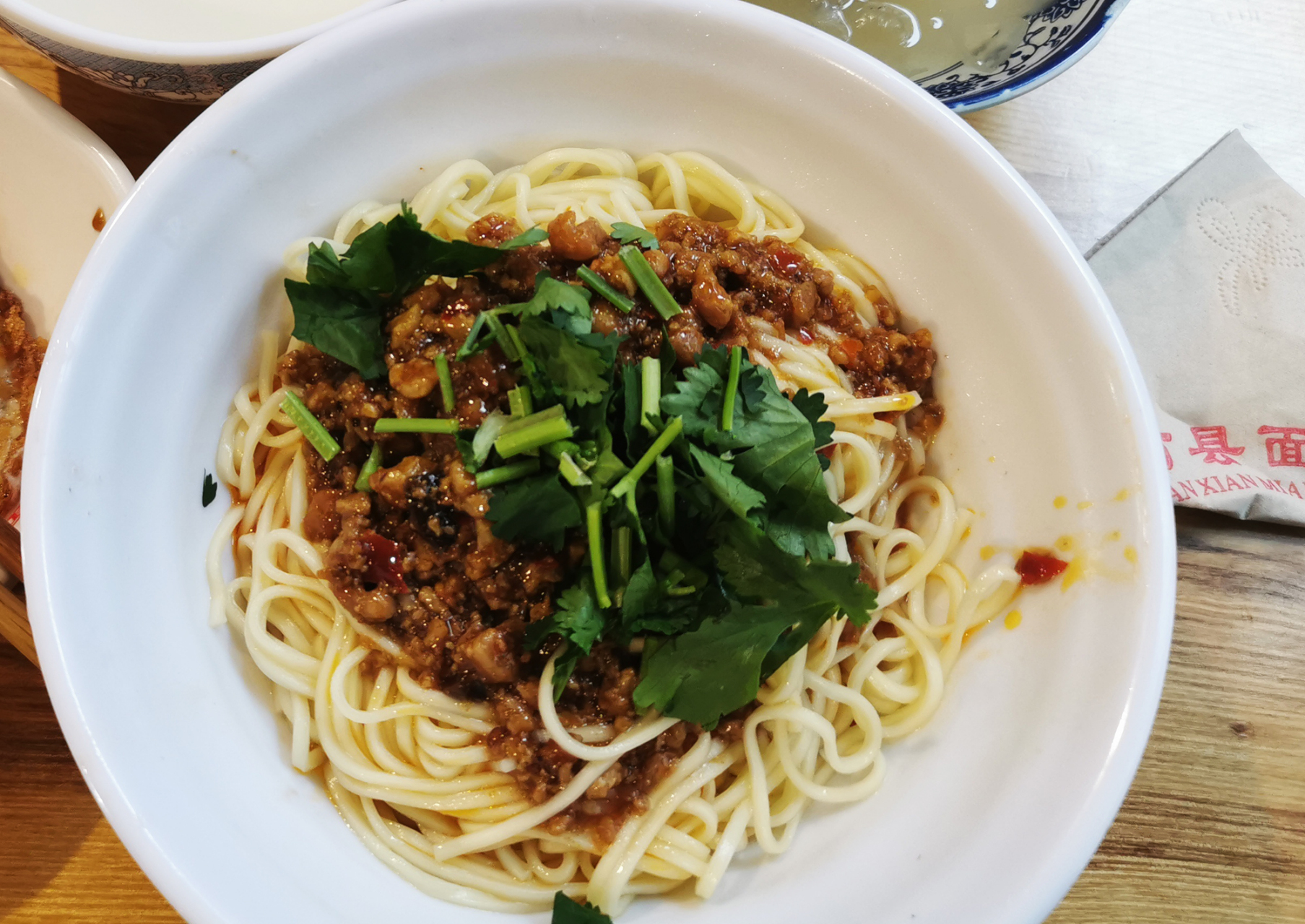 重庆主城流行小面,而万州流行杂酱面.