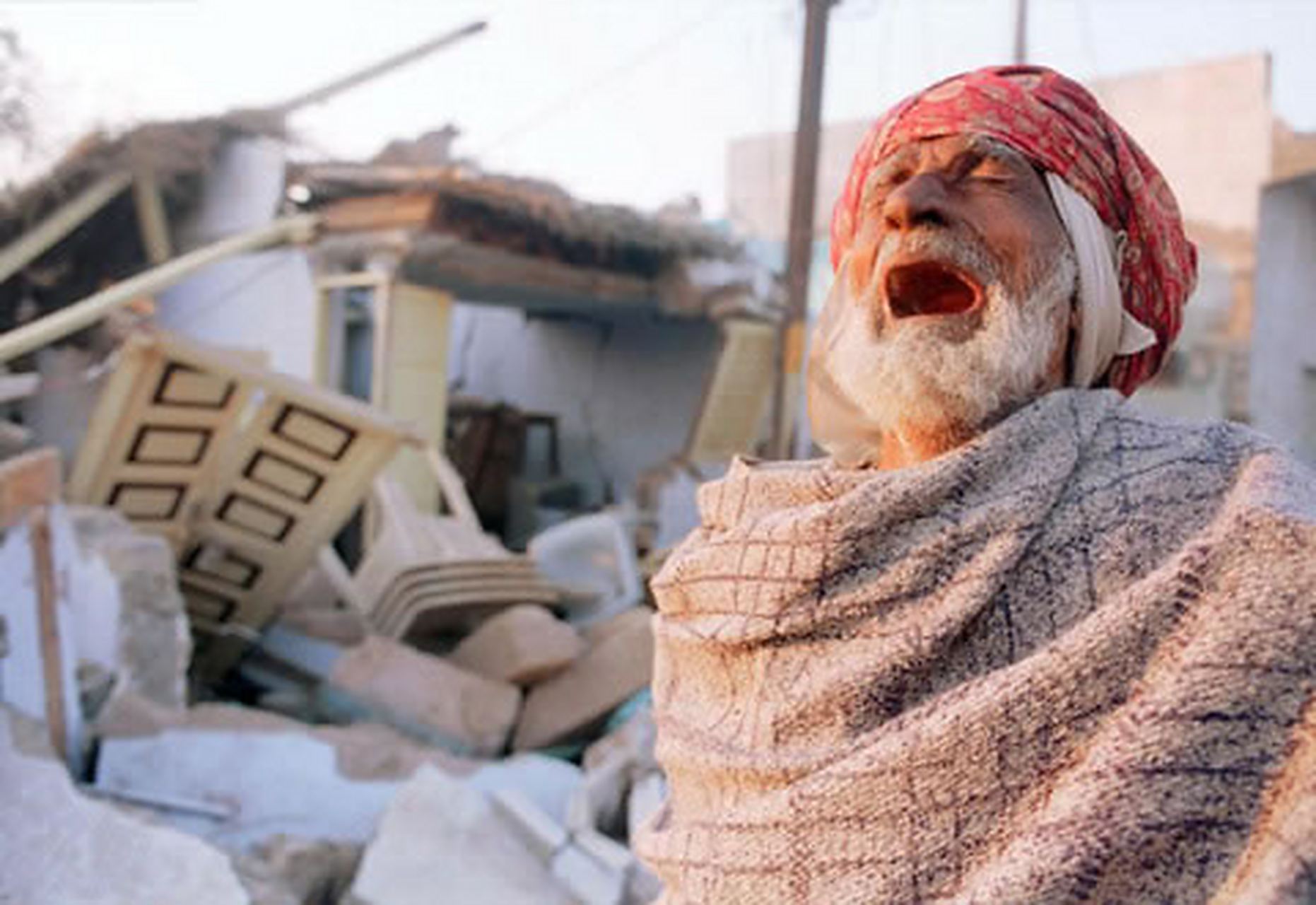 9级强烈地震,这是该国近半个世纪以来最为严重的自然灾害