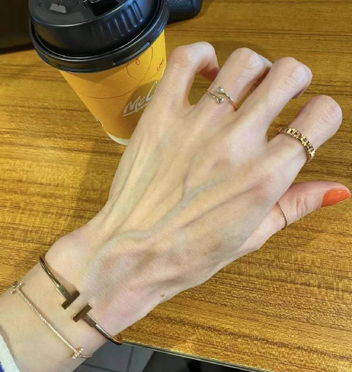 最强叠戴大法 蒂芙尼t字手镯叠戴大法 95 优雅与时尚的完美结合