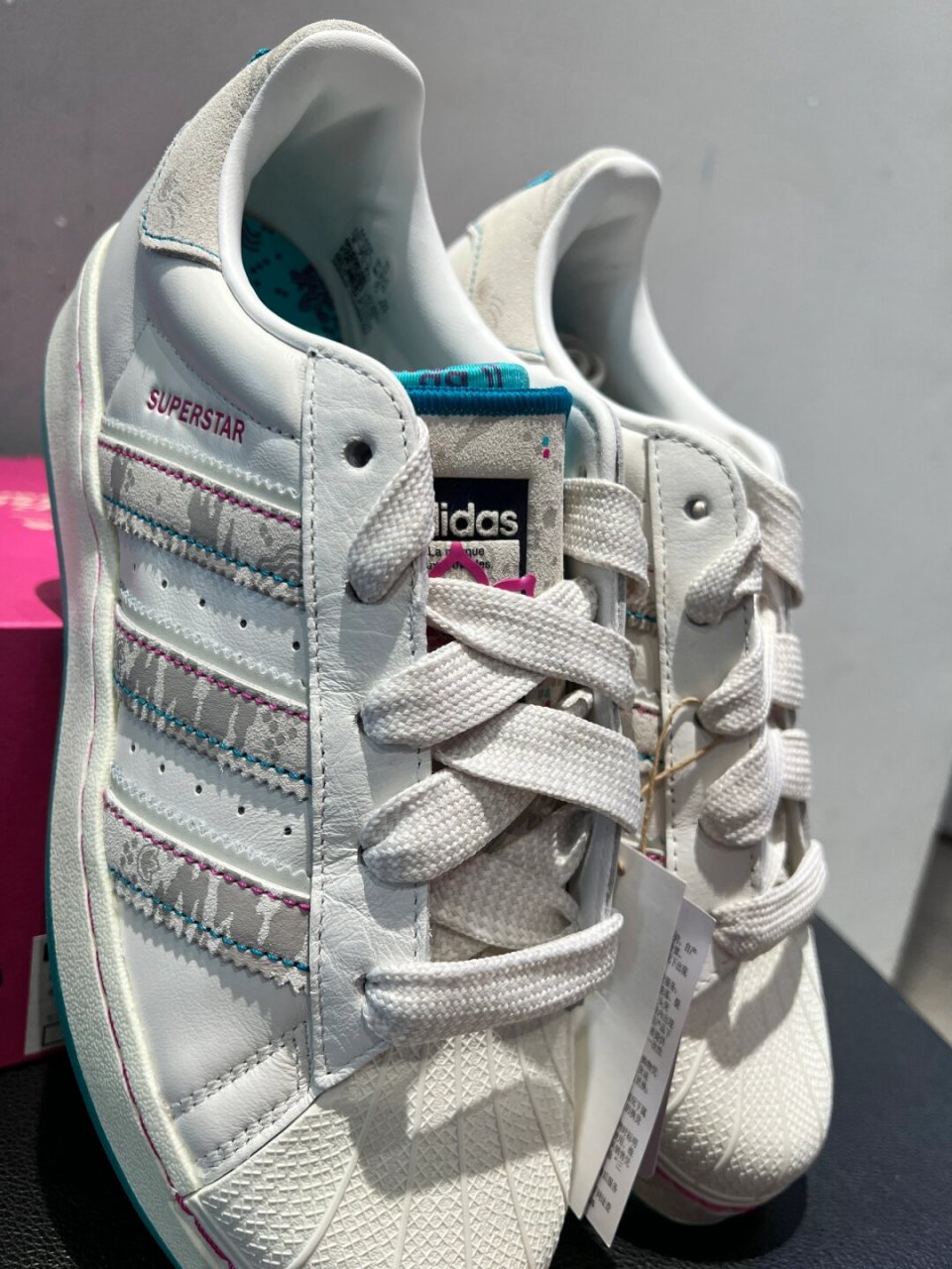 心动不止一点点  这款新年限定的联名款superstar p