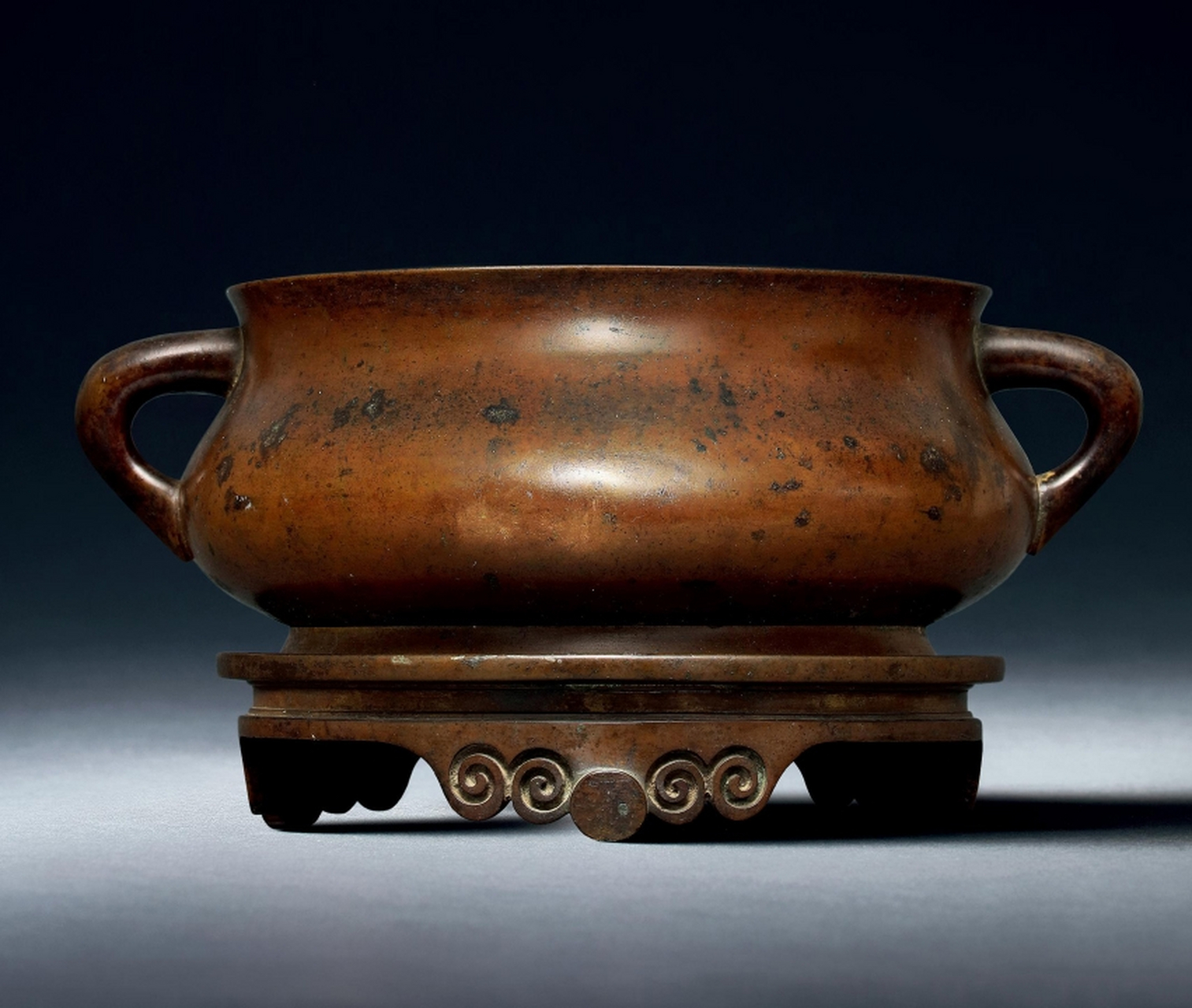 分享一组明清时期的香炉.这一时期的簋式炉和鬲式炉很常见哦.#香炉