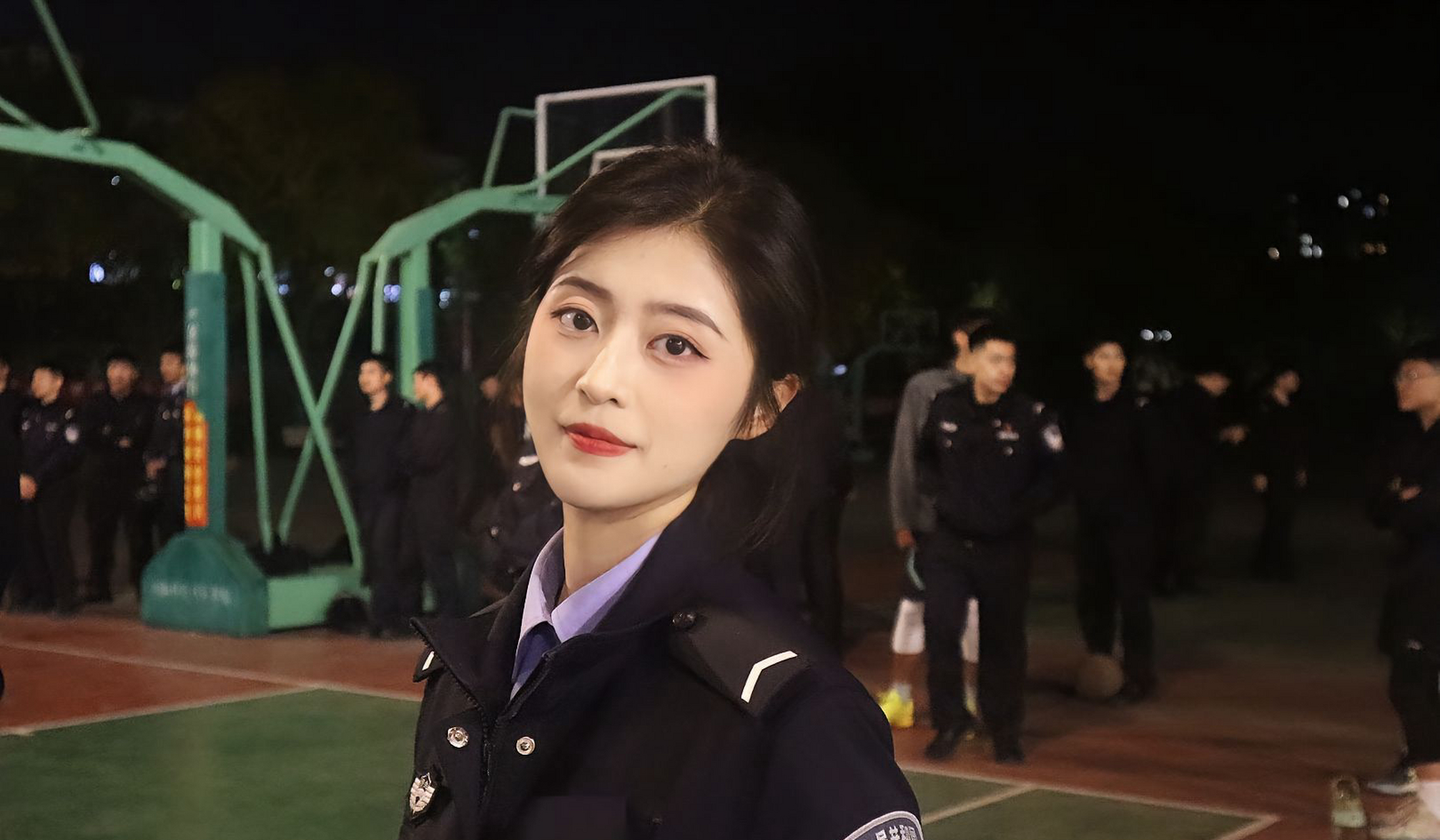 警花小姐姐是标准的国泰民安脸啊!