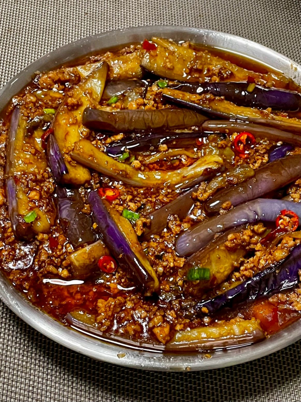 妈妈做的肉末茄子也太好吃了吧,真的太惊喜了,肉末搭配上茄子,想不到