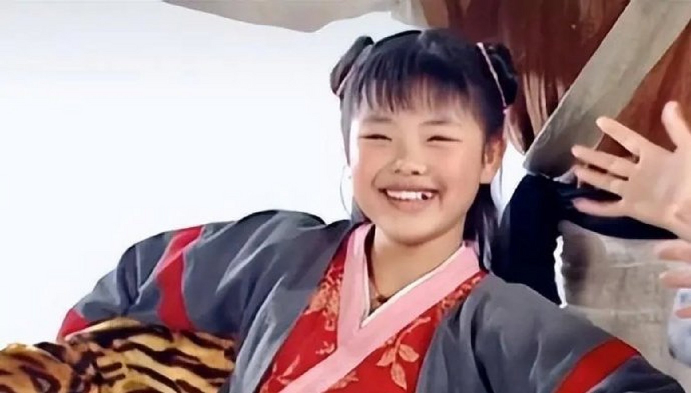 莫小贝从"最丑童星"逆袭成为备受瞩目的演员,凭借精湛的演技和不懈的