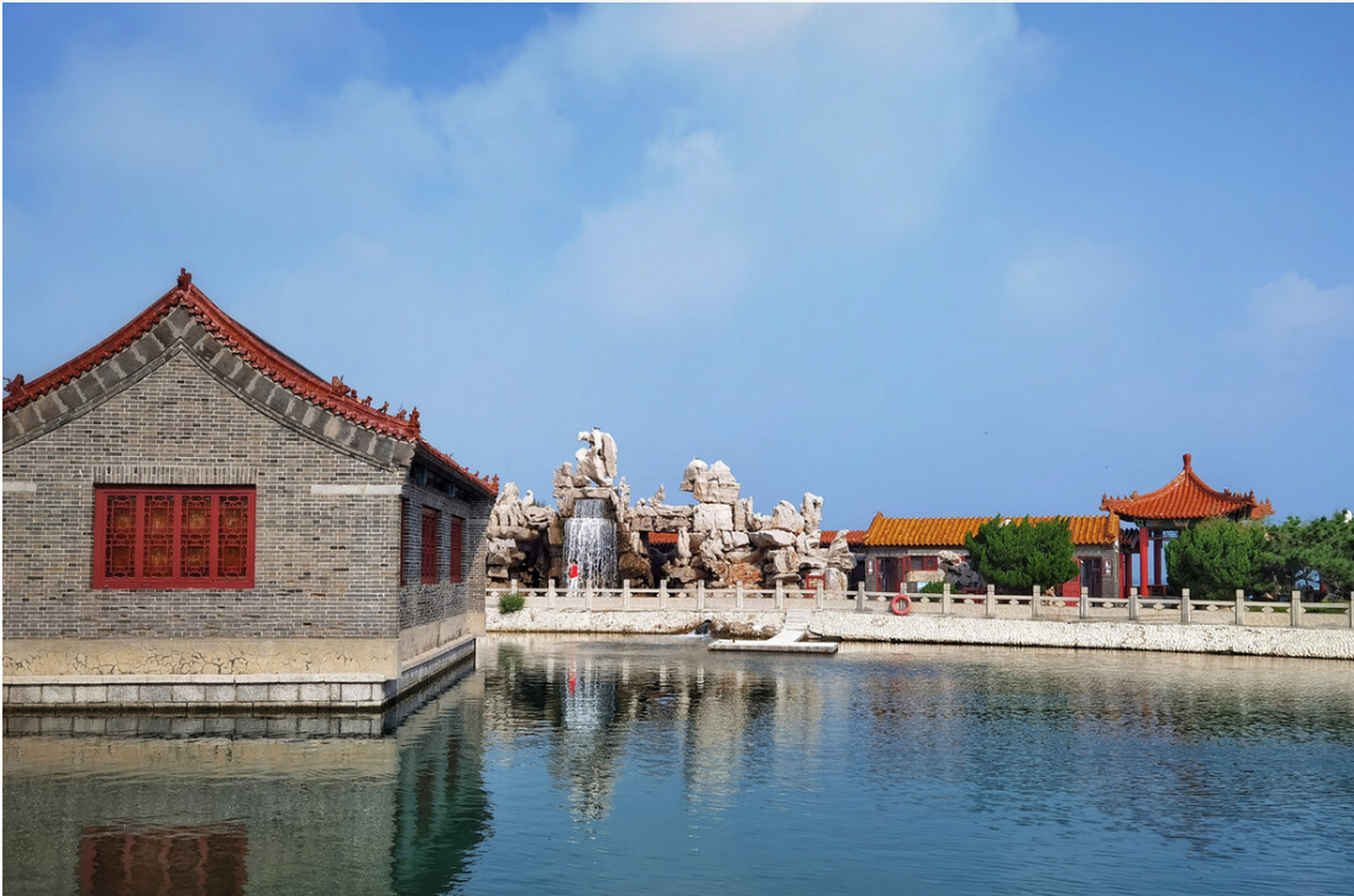 蓬莱八仙渡景区是集观光,休闲,娱乐,文化体验于一体的综合性旅游景区