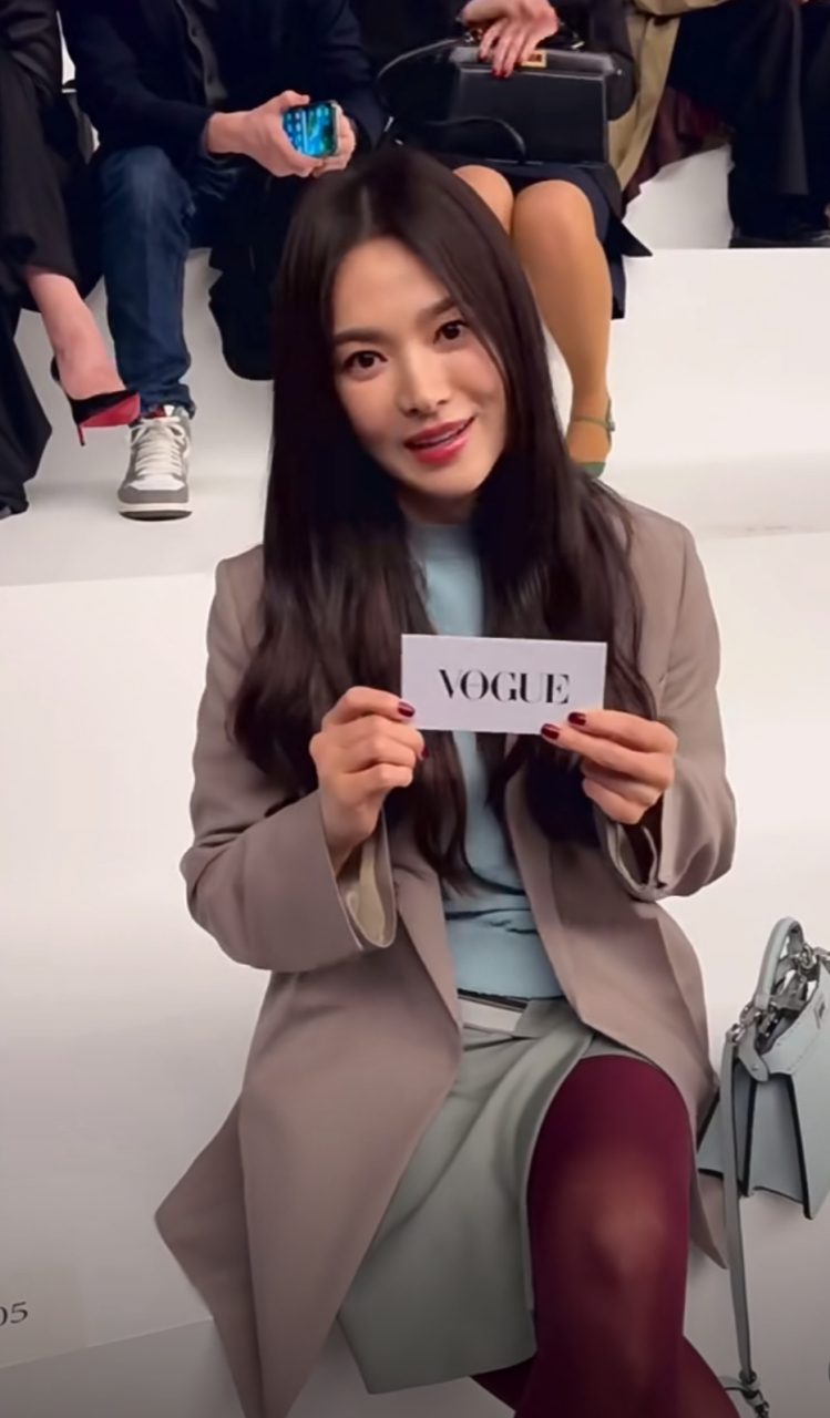 宋慧乔亮相巴黎时装周,43岁的状态也太好了吧!