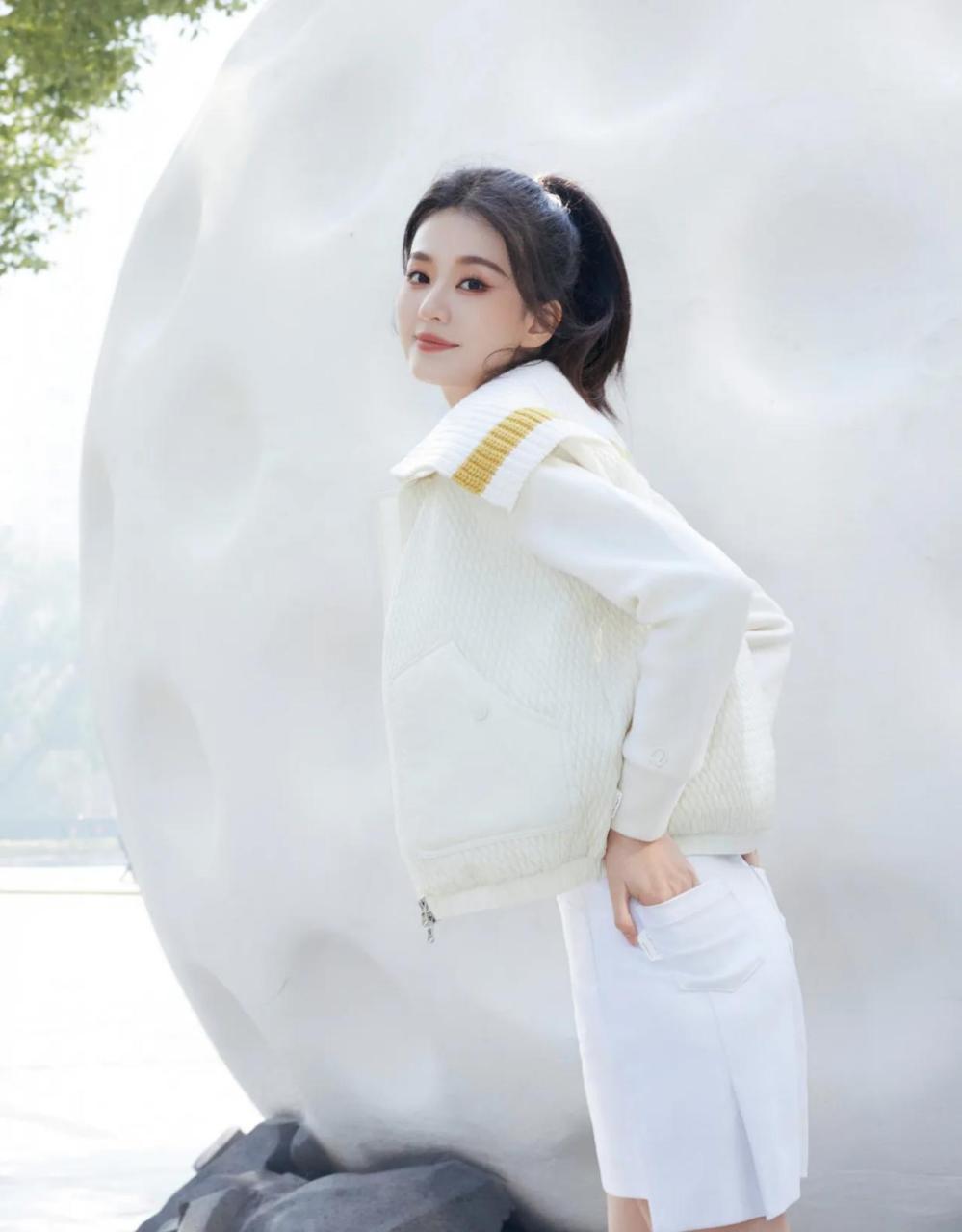 乔欣一身运动风穿搭好美,高扎马尾,元气满满,青春靓丽,少女感十足.