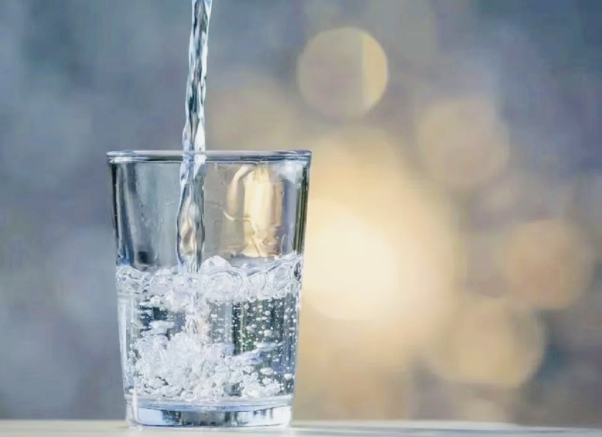 我们家人早上起来都习惯会喝一杯温开水,喝温开水其