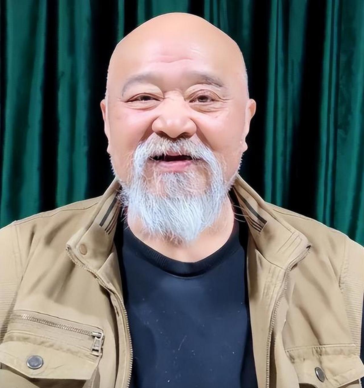 老戏骨李琦健康状况堪忧 那个在《东北一家人》扮演牛大爷的李琦,他那