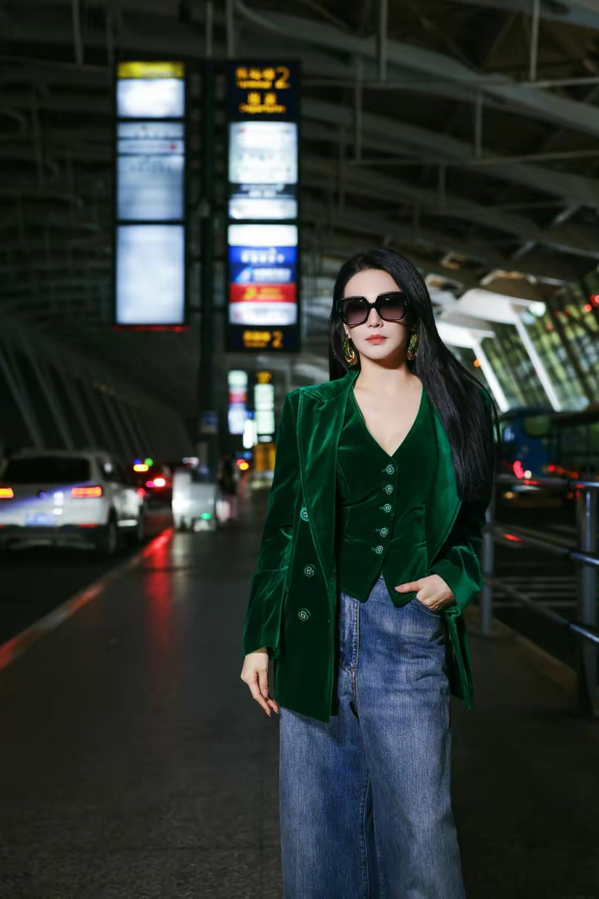 大家觉得张雨绮这一身穿搭怎么样?#热点引擎计划