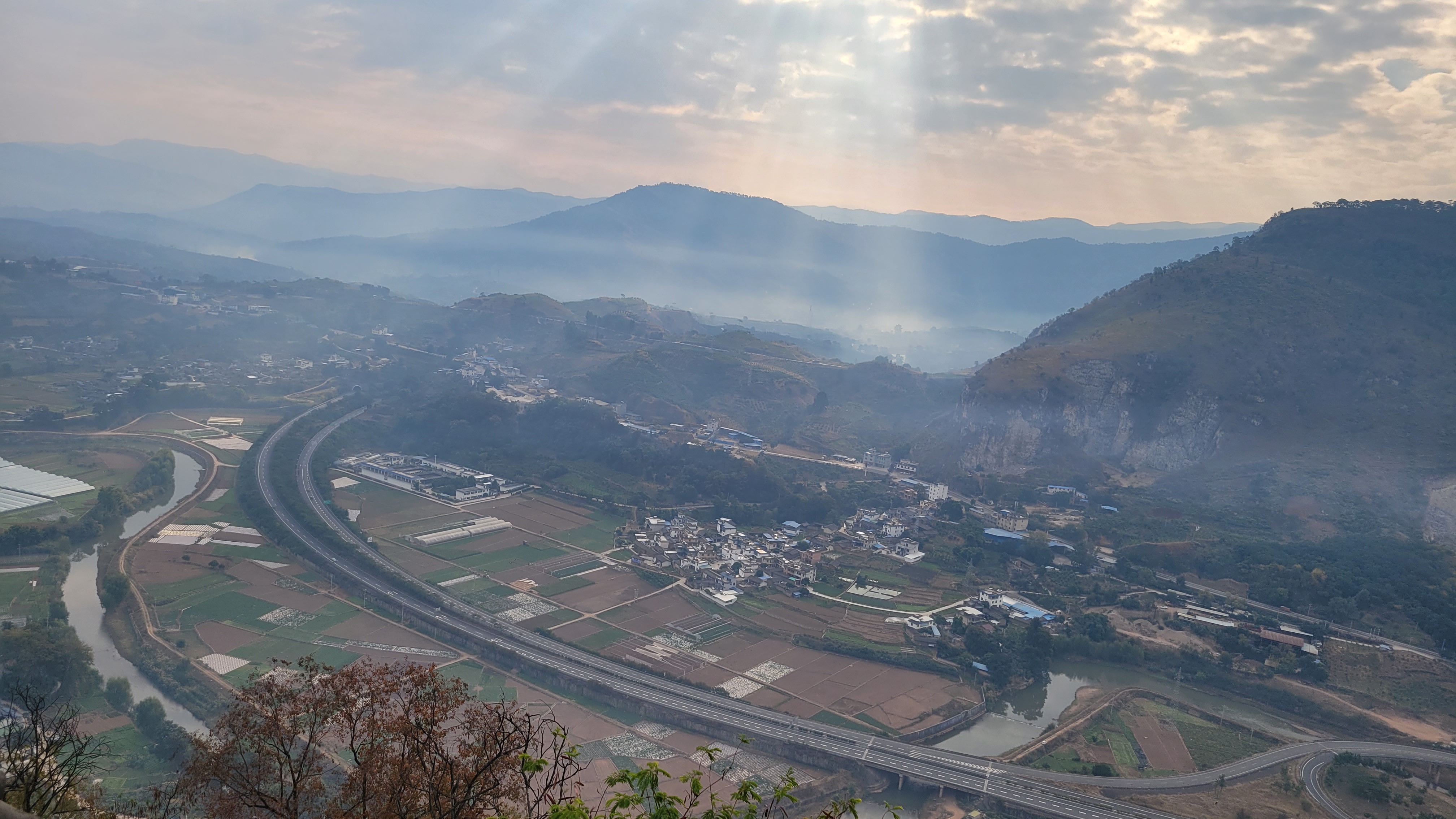 优质短图文计划# 荣将镇位于丽江市华坪县,距离华坪县成6公里,是丽江