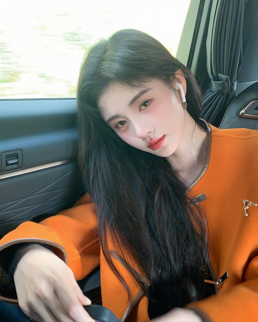 在车内的鞠婧祎 第一张有种微醺的感觉 #最靓头像壁纸征集赛