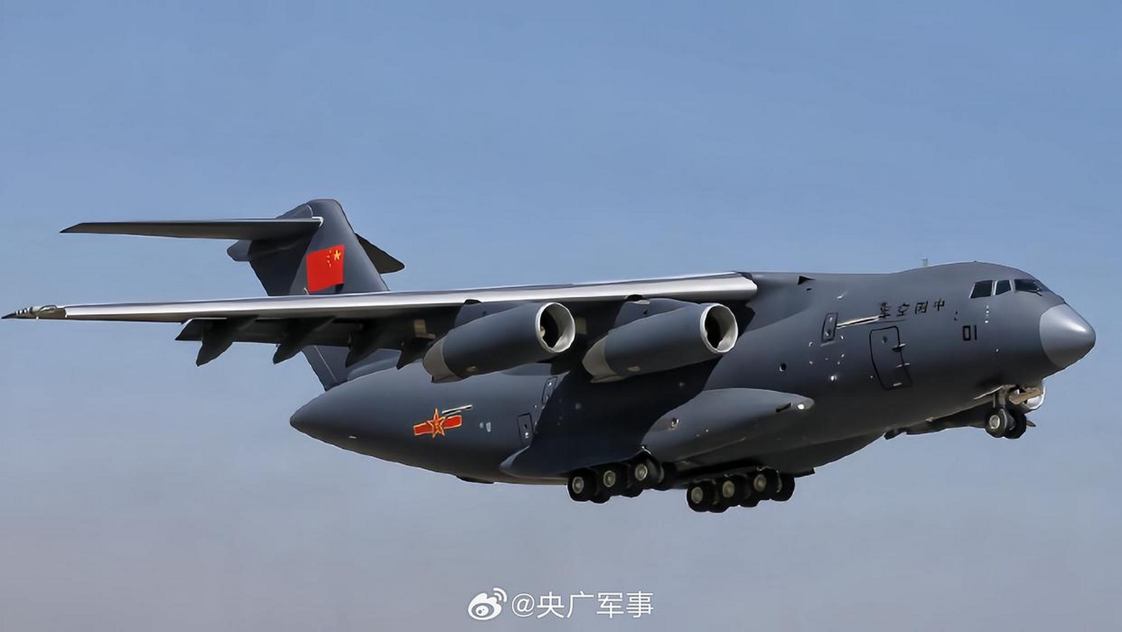 作为人民空军的运输机,它的航程远,载重大,速度快,被称为"鲲鹏".