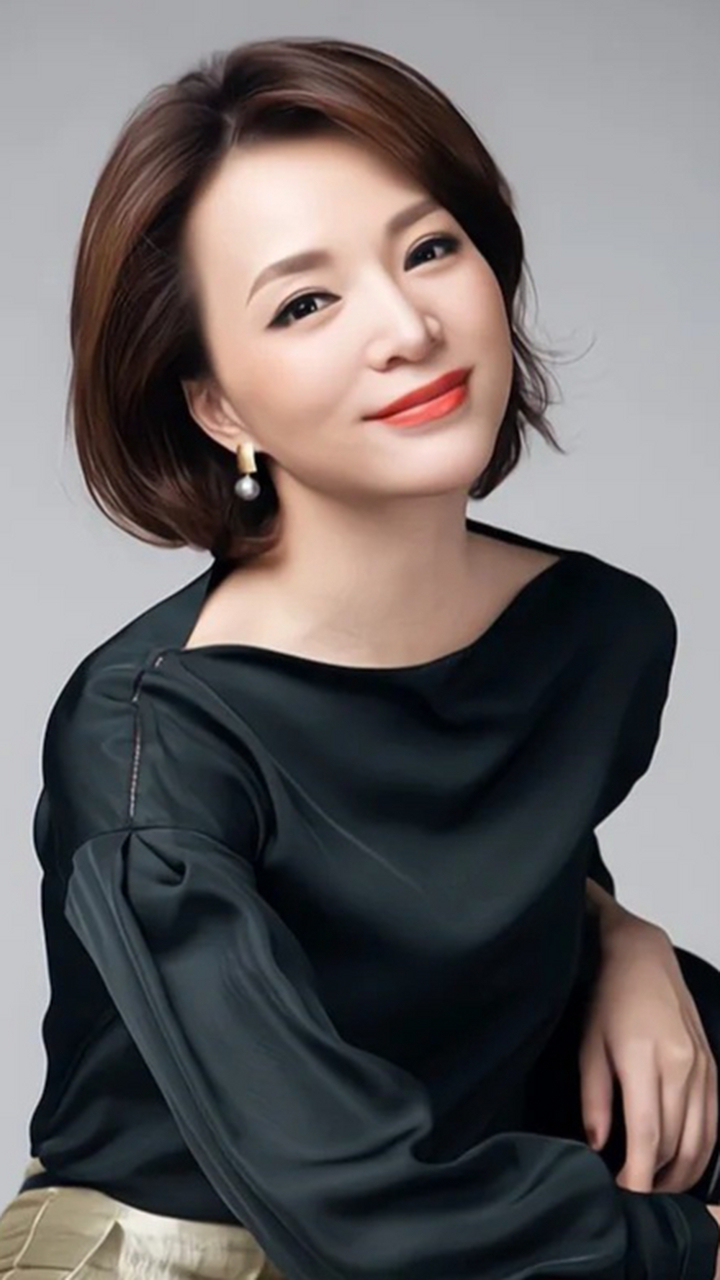 51岁董卿带儿子参加活动,气质依旧发胖不少,10岁儿子正面清秀!