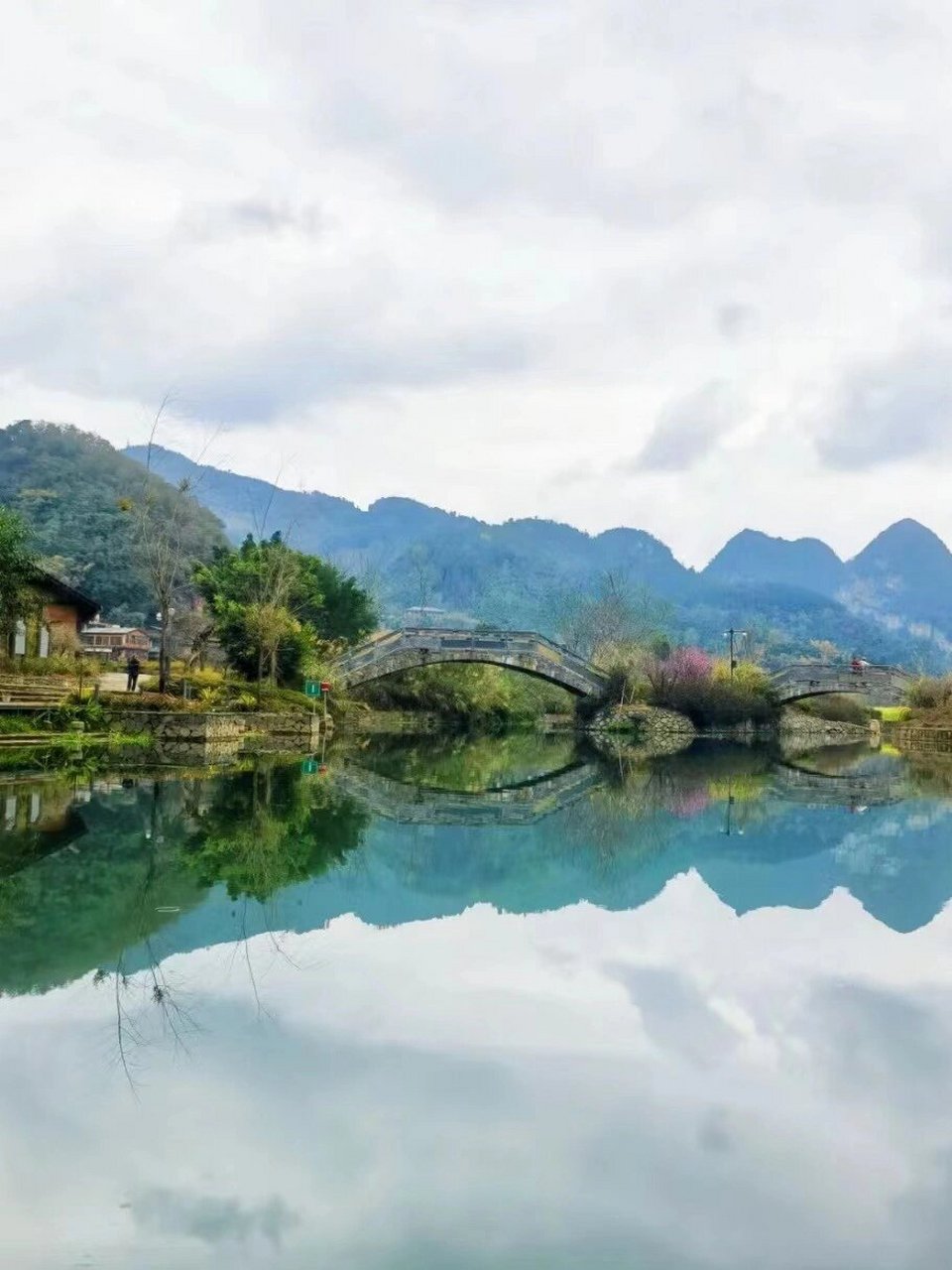 文山文山 大美河山 云南文山的坝美是一个小众景点~ "坝美",是壮语的