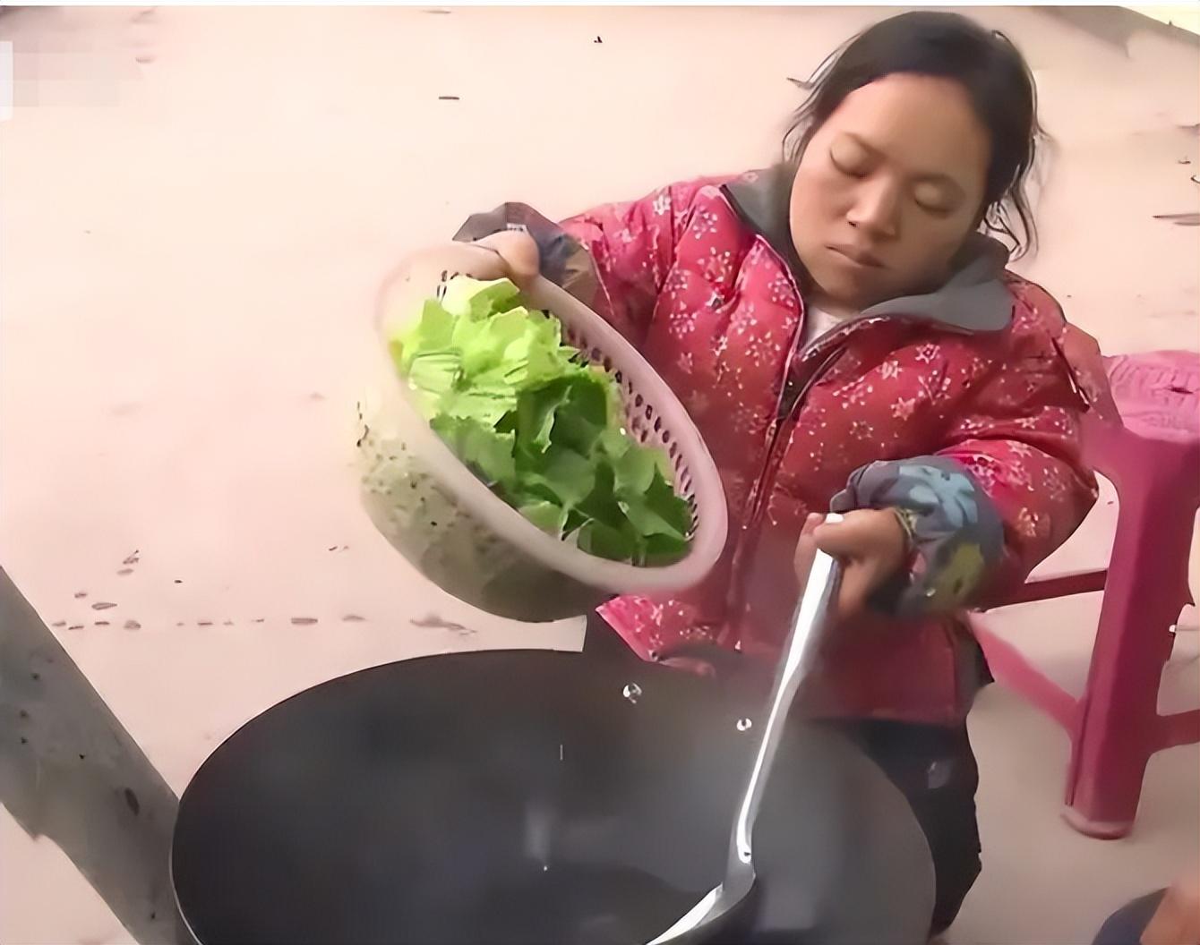 李芹芬不再去學校,直接輟學,就在家幫著父母做農活,給弟弟妹妹做做飯