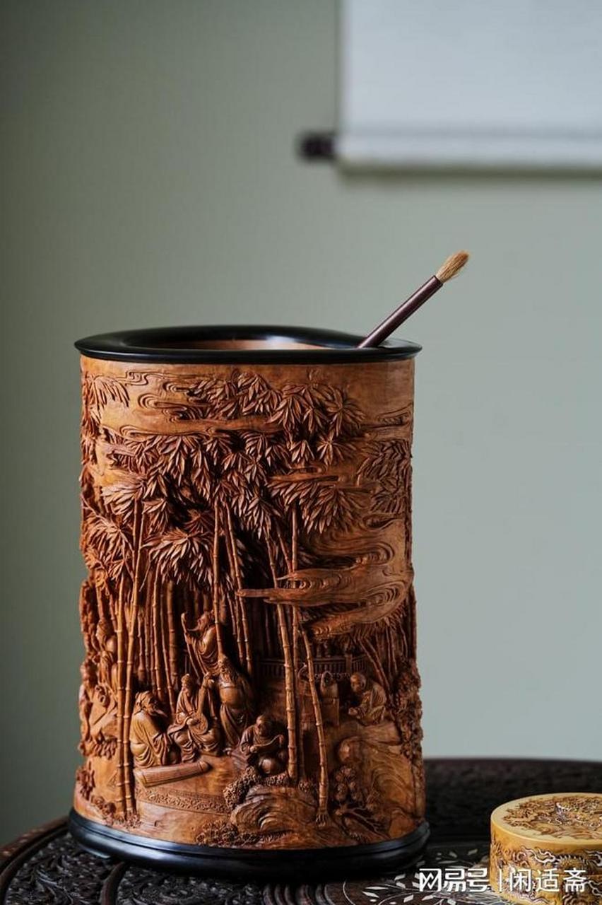 老山檀香木雕,竹林七贤,大笔筒  老山檀|竹林七贤大笔筒 规格:19.