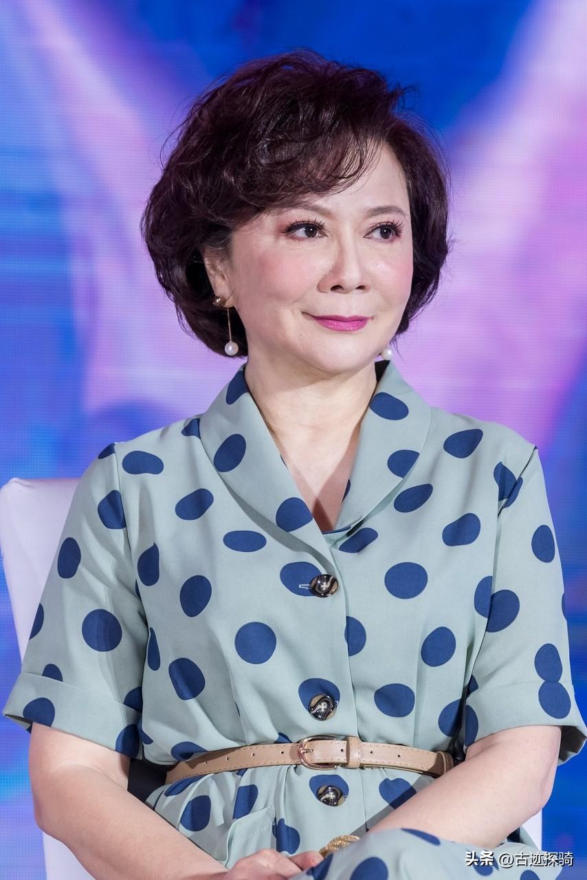蔡明:嫁初恋丁秋星,结婚38年生一子,如今儿子是她的骄傲