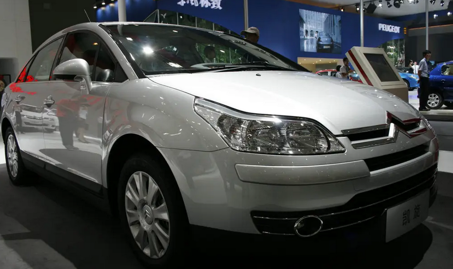 回顾汶川大地震留下一辆神车被纪念馆收藏只因为车牌太特殊