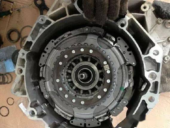 手动挡车主必看!离合器片磨损的三大信号,及时更换避免损坏