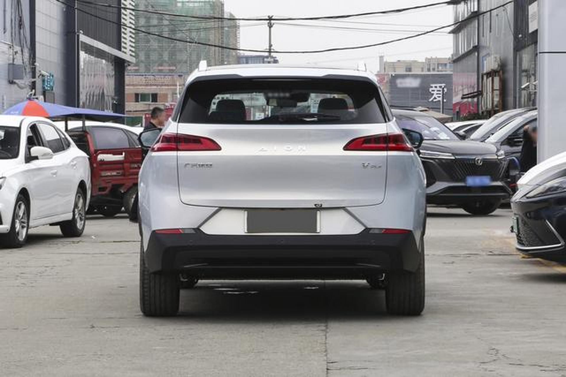 广汽埃安旗下2024款埃安aionvplus70星耀版三元锂上市,定位紧凑型suv