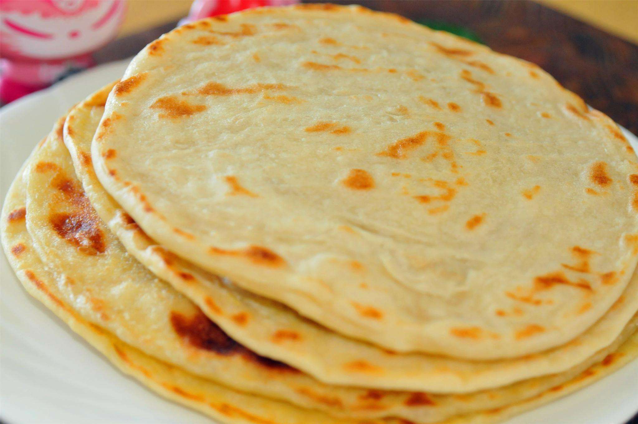 烙饼时,用凉水和面,还是用开水和面?记住这3点,饼柔软又起层