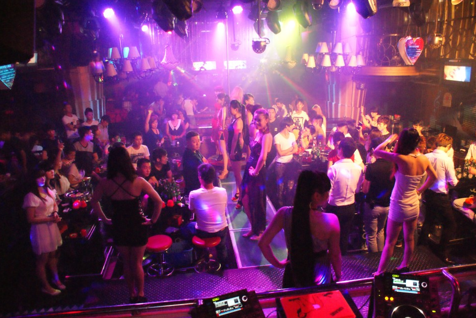 回顾吉林女孩在香港当尼姑与2个和尚结婚开豪车住别墅结局如何